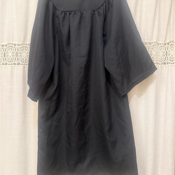 Oak Hall Bachelor’s Graduation Gown - Picture 2 of 3